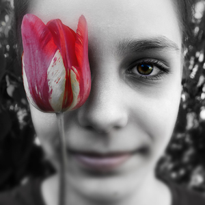 Dievča s tulipánom 2