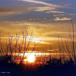 už je večer, už zapadá slnieč...