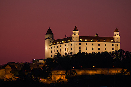 Bratislavský hrad zo všetkých strán