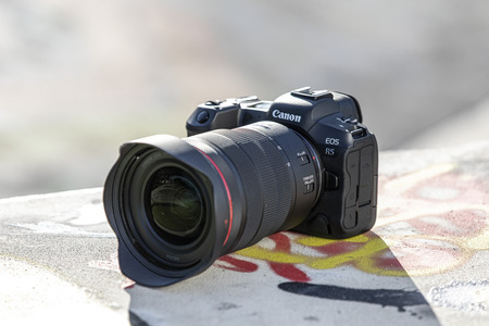 Systém Canon EOS R sa rozrastá o dve nové bezzrkadlovky a hneď niekoľko nových RF objektívov a telekonvertorov.
