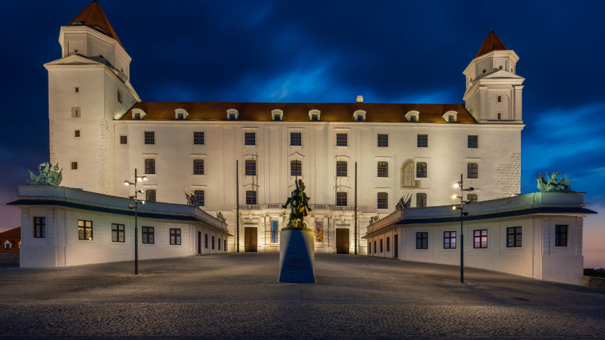 Nočný hrad s Fujifilm GFX