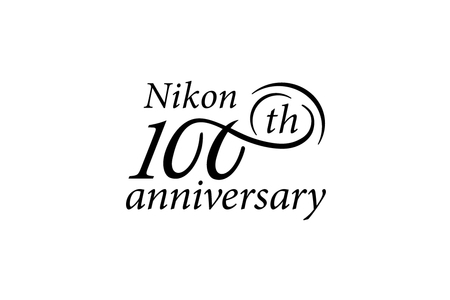 Nikon predstavuje produkty a spomienkové predmety vyrobené pri príležitosti 100. výročia založenia spoločnosti