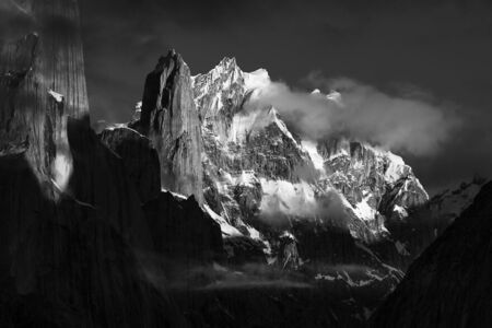 Prešiel som 120 míľ pohorím Karakoram, aby som vyfotografoval najnebezpečnejšie vrcholy sveta