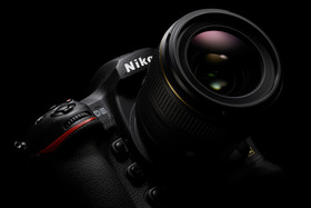 Nikon D500: koncentrácia výkonu digitálnej jednookej zrkadlovky formátu FX do flexibility formátu DX s nepretržitým pripojením