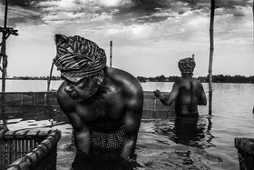 Ty lovíš, ja fotím. Dokument o živote rybárov v Indii