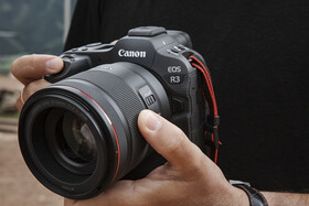 Canon predstavuje nového športového šampióna EOS R3 a dvojicu nových objektívov RF