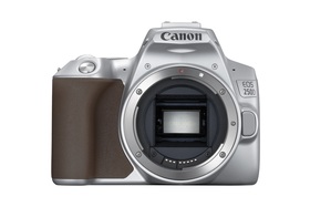 Najľahšia digitálna zrkadlovka s otočným displejom Canon EOS 250D